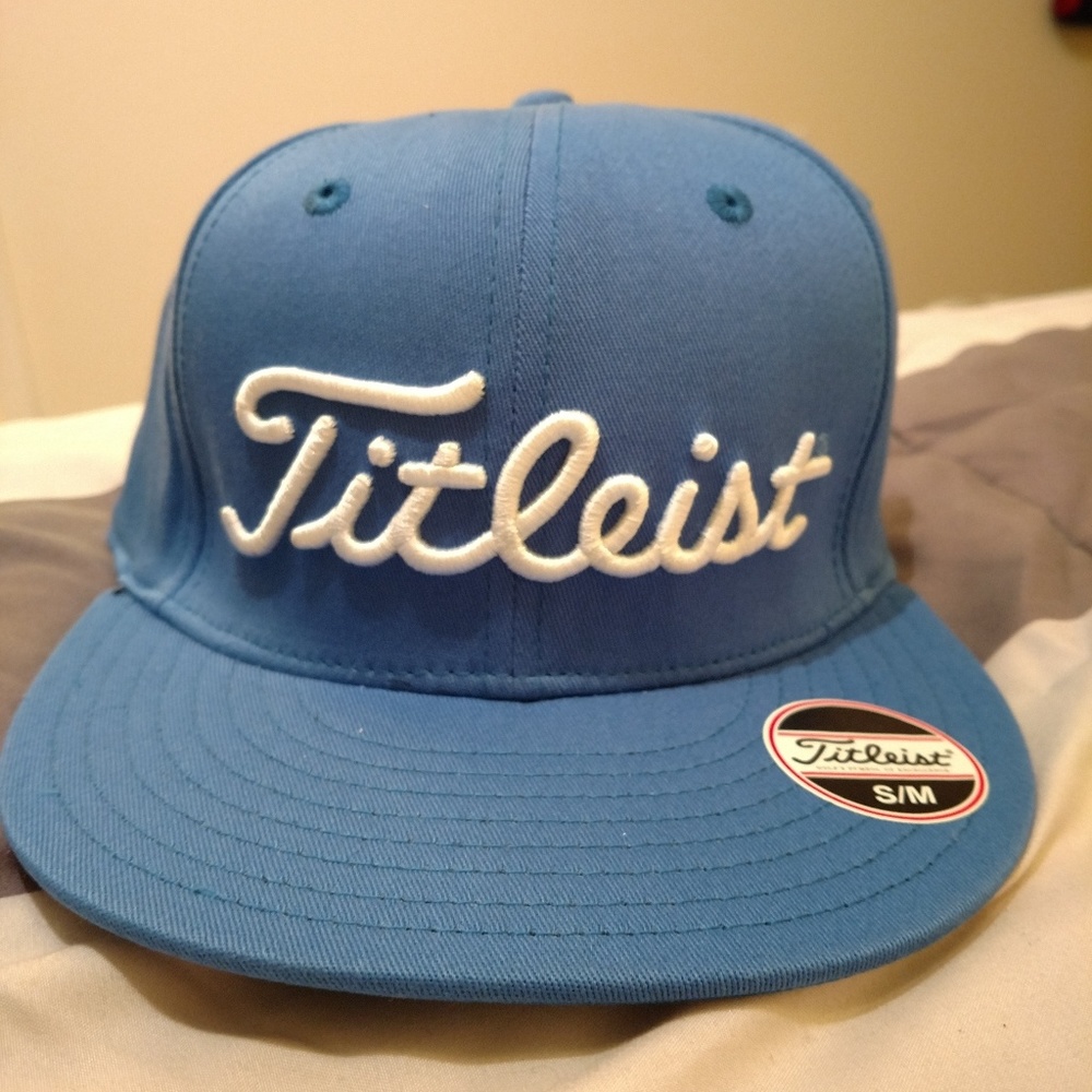 NWT Titleist Flat Bill Hat. SM/MD. Light Blue.